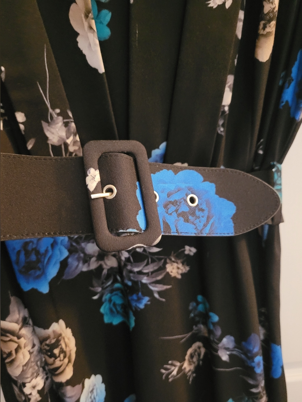 City Chic Black Floral Midi Dress with Blue & Cream Blooms - Picture 5 of 10